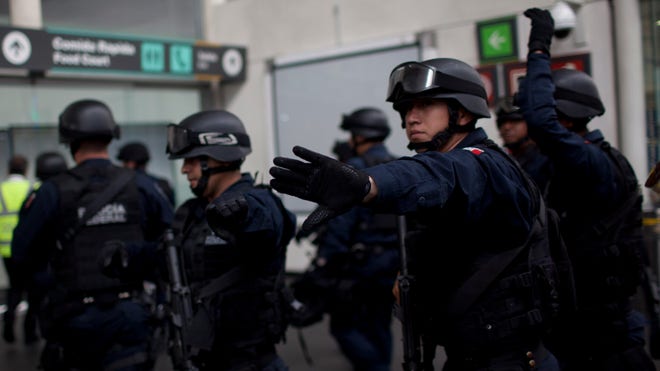 police mexico  airport.jpg